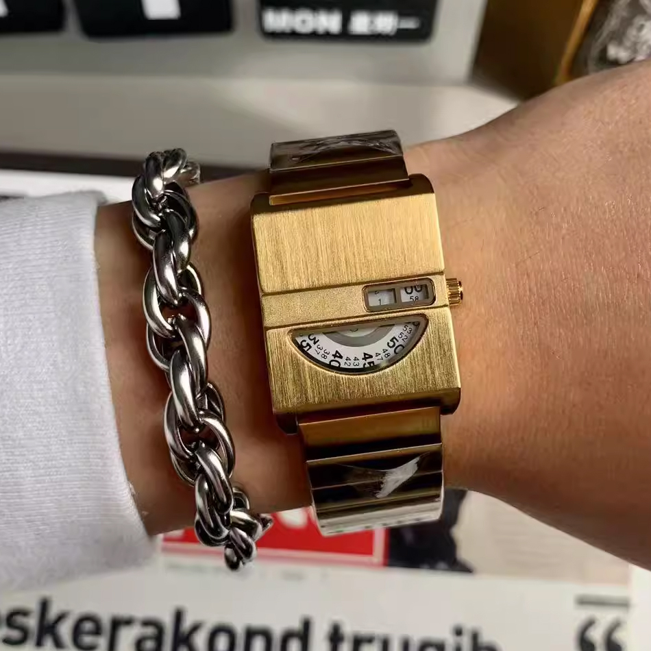 Men's Bracelet Watches Square  - Men'S Fashion Magazine 评论和价格